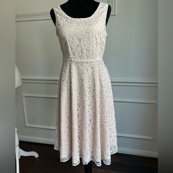 Tahari Arthur S. Levine, White Cream Lining Embellished Dress, Size 4 - Picture 1 of 4